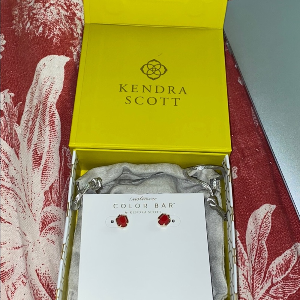 Brand new Kendra Scott earrings